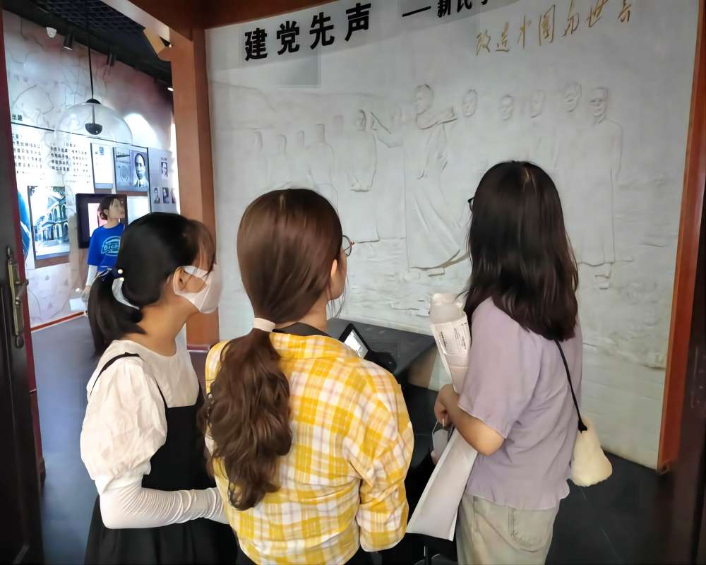 小組成員了解新民學會的故事