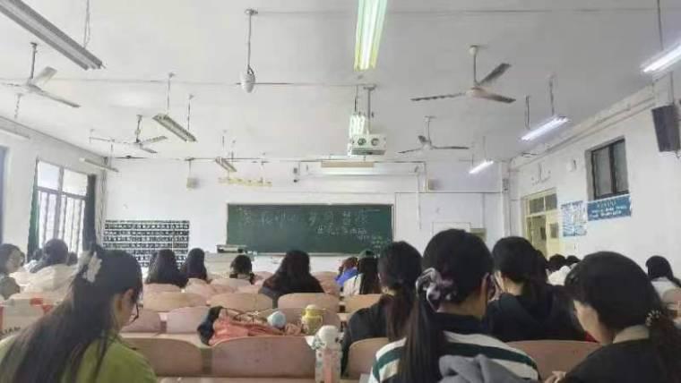 ݌W(xu)ԺB(ti)cYԴh(hun)W(xu)Ժ_չӡӛqۡ