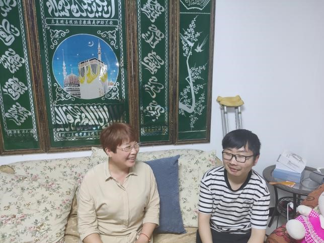 隊員前往居民家中詢問生活情況及問題